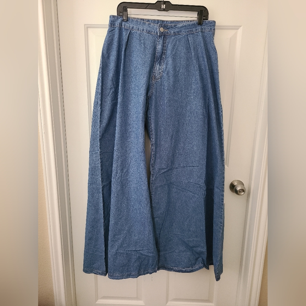 SZ XL (10/12) Extreme Flare and wide leg Soft Denim Jeans NWT